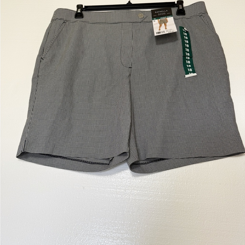 Rafaella Women's Comfort Stretch Pull-On Shorts with Pockets Size 18‎